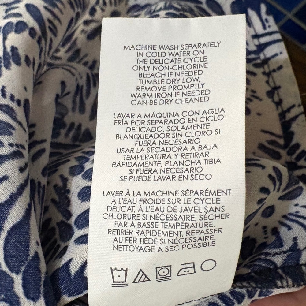 Cabi 5038 Women Blue White Abstract Shell Print Sleeveless Split Neck Blouse S - Picture 5 of 9